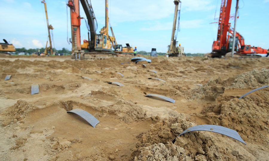 Vertical geo drain: About half a million of vertical straw-like strips are inserted deep into the ground to drain water out from the marine clay | Changi Airport Group