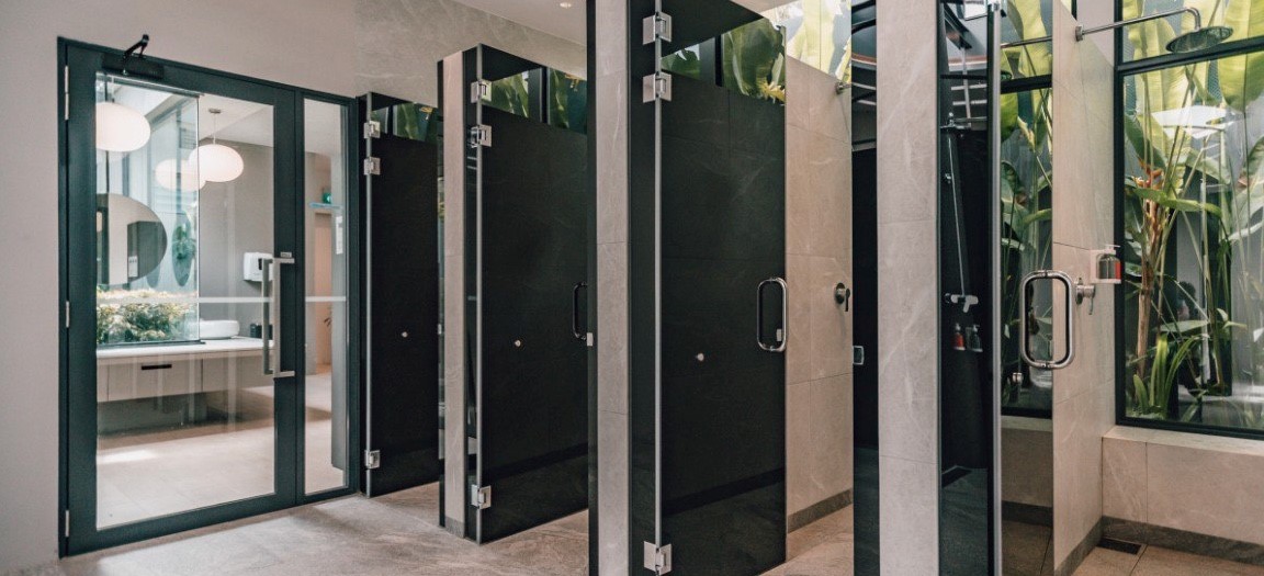 hub-spoke-showers-singapore-changi-airport
