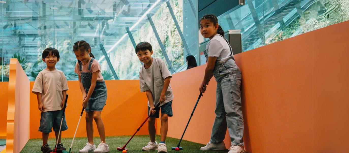 kids putting