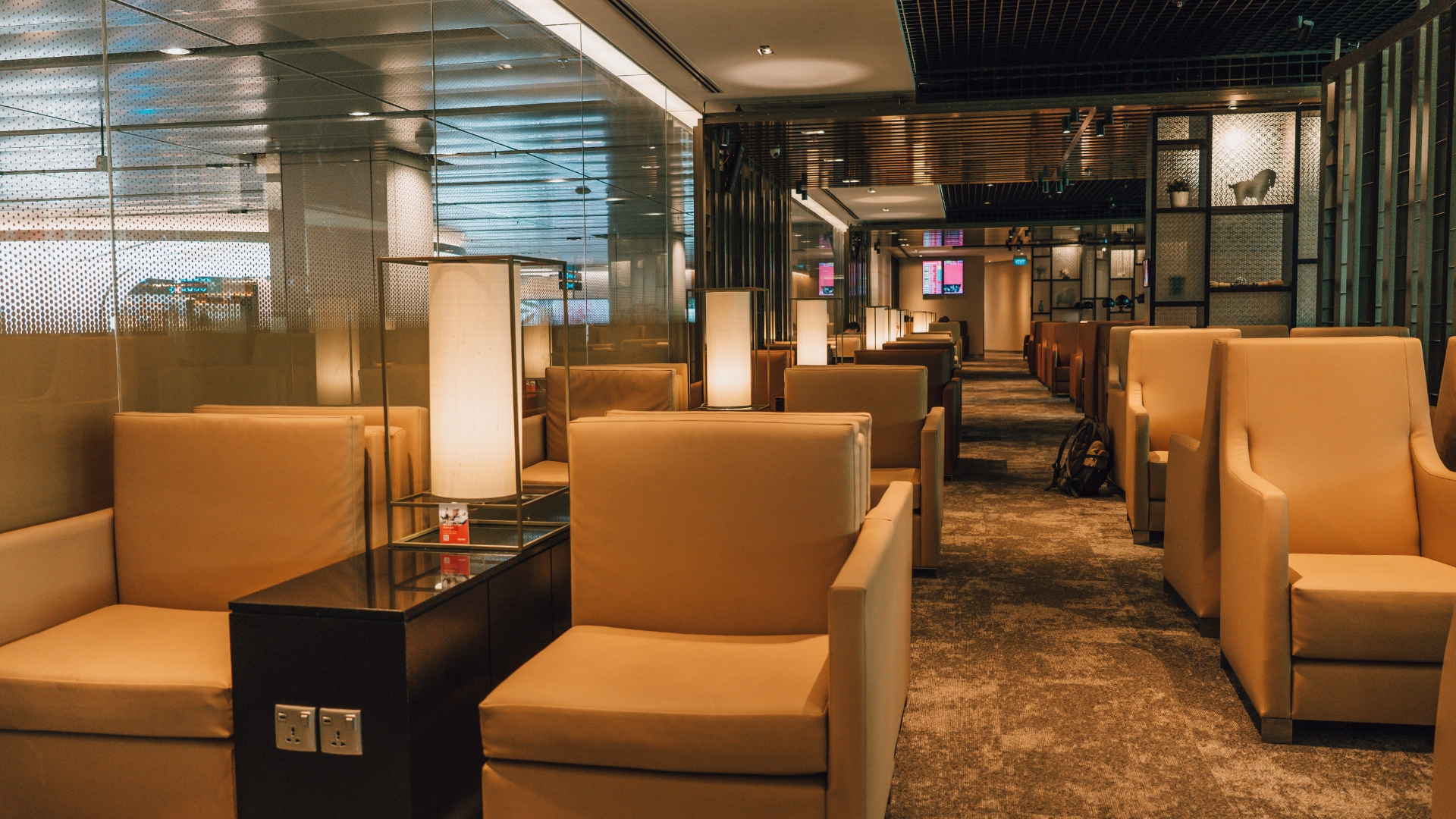 airport-lounge-etiquette