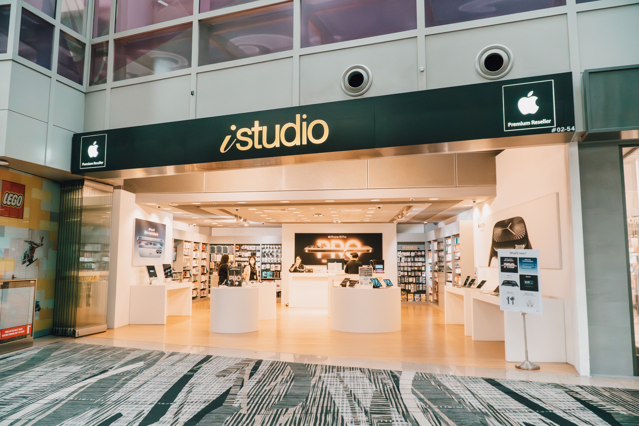 iStudio storefront image