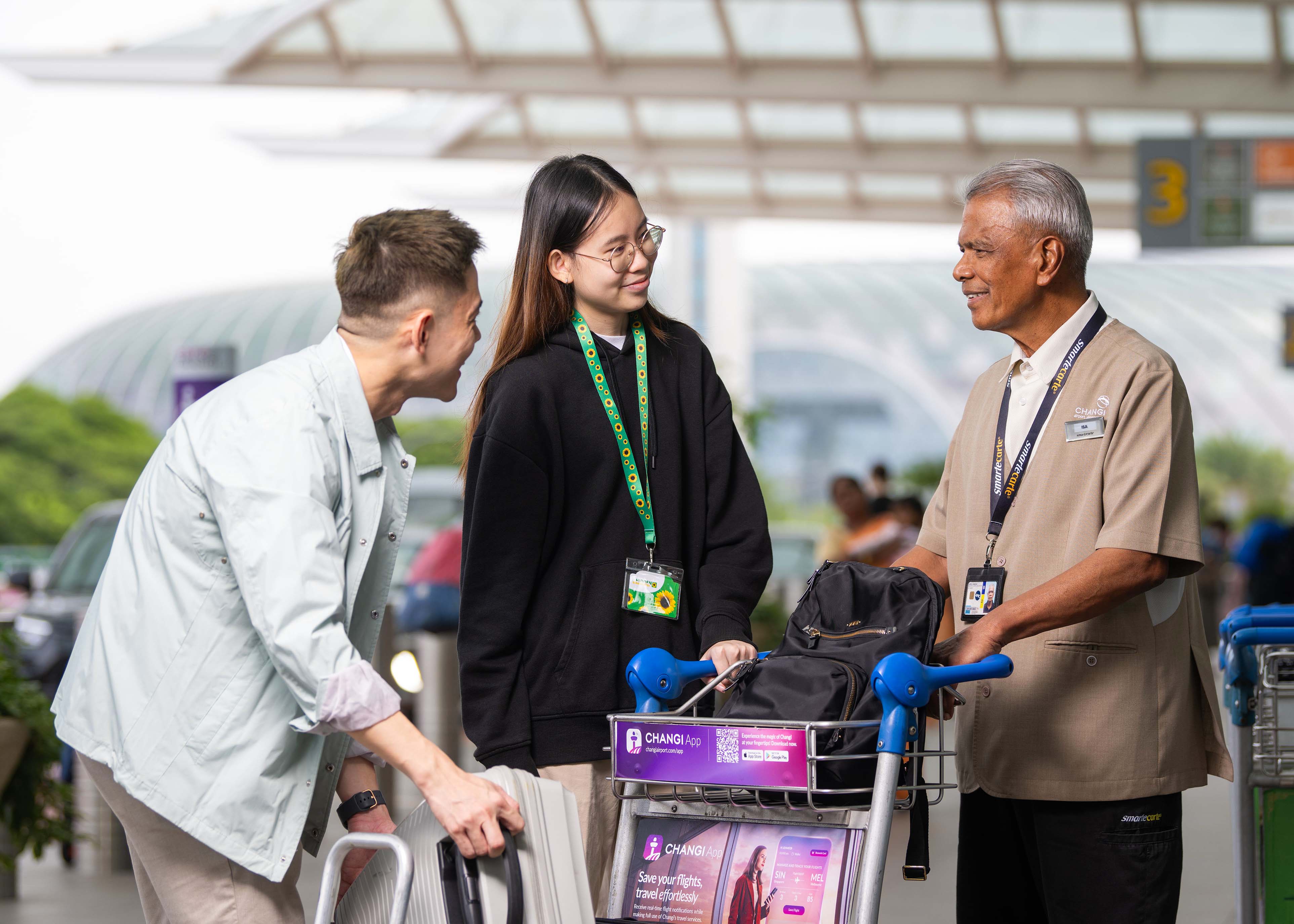 Staff interacting with passenger wearing a Sunflower lanyard
