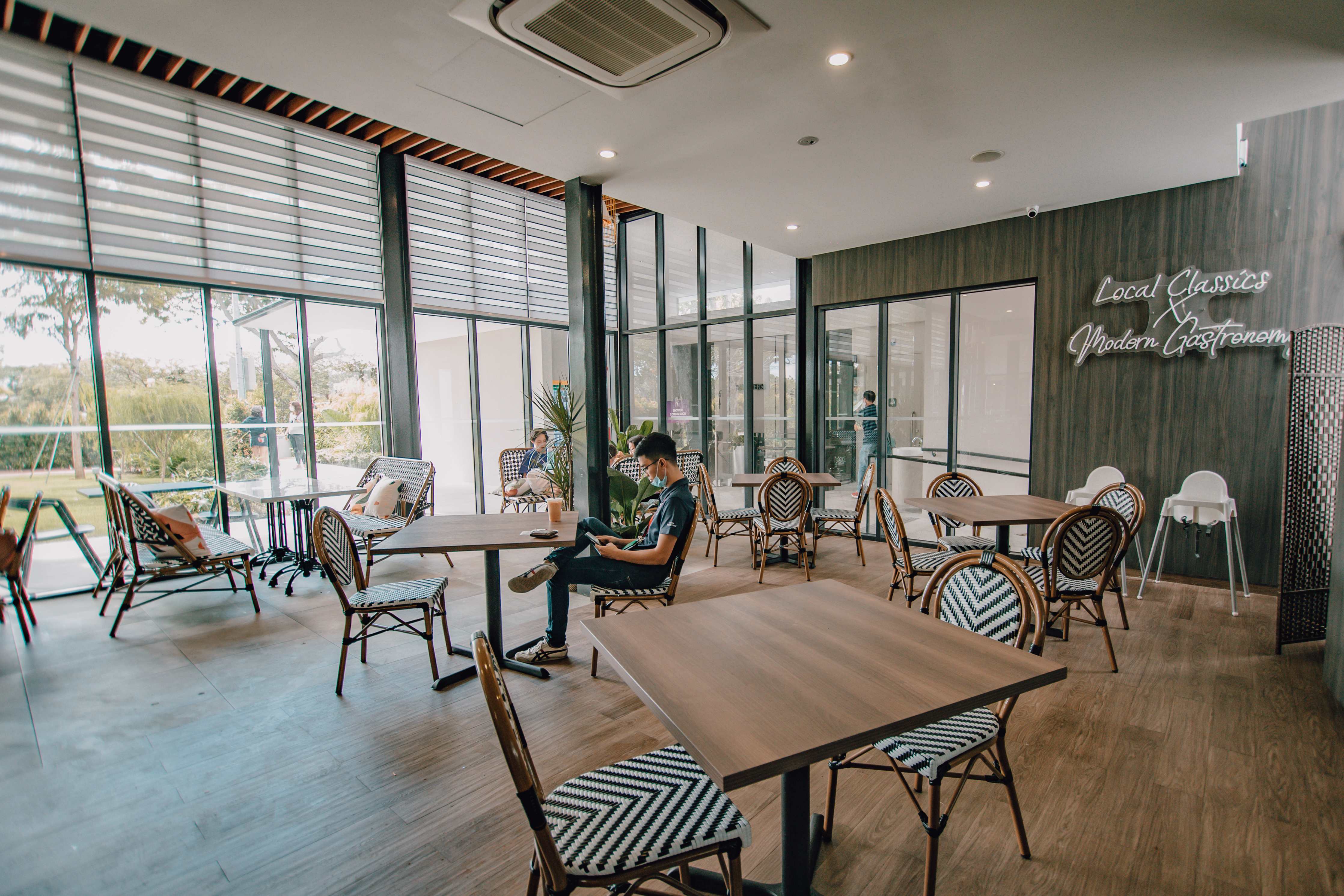 Hub & Spoke Café Interior 