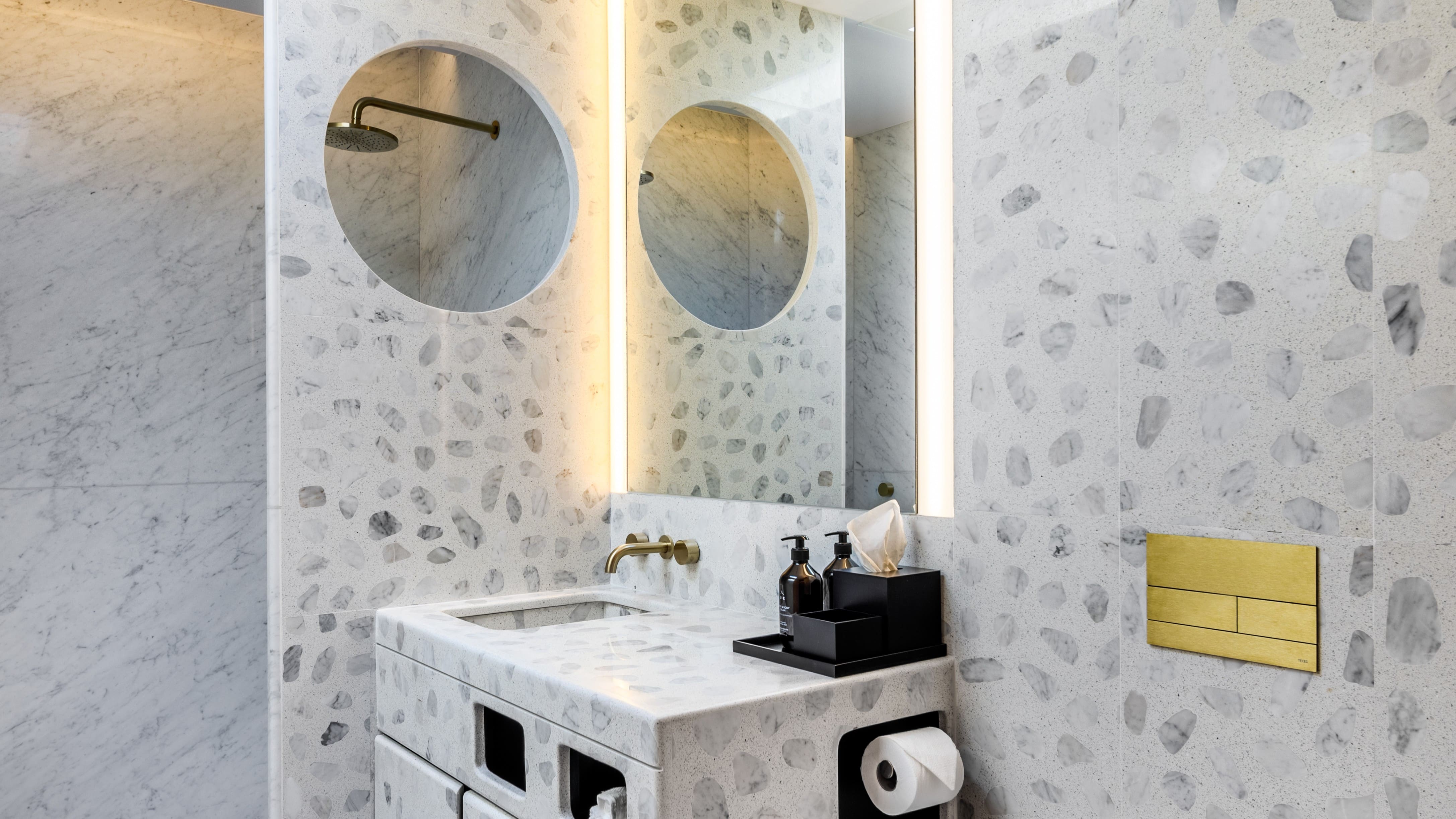 Qantas First Lounge shower