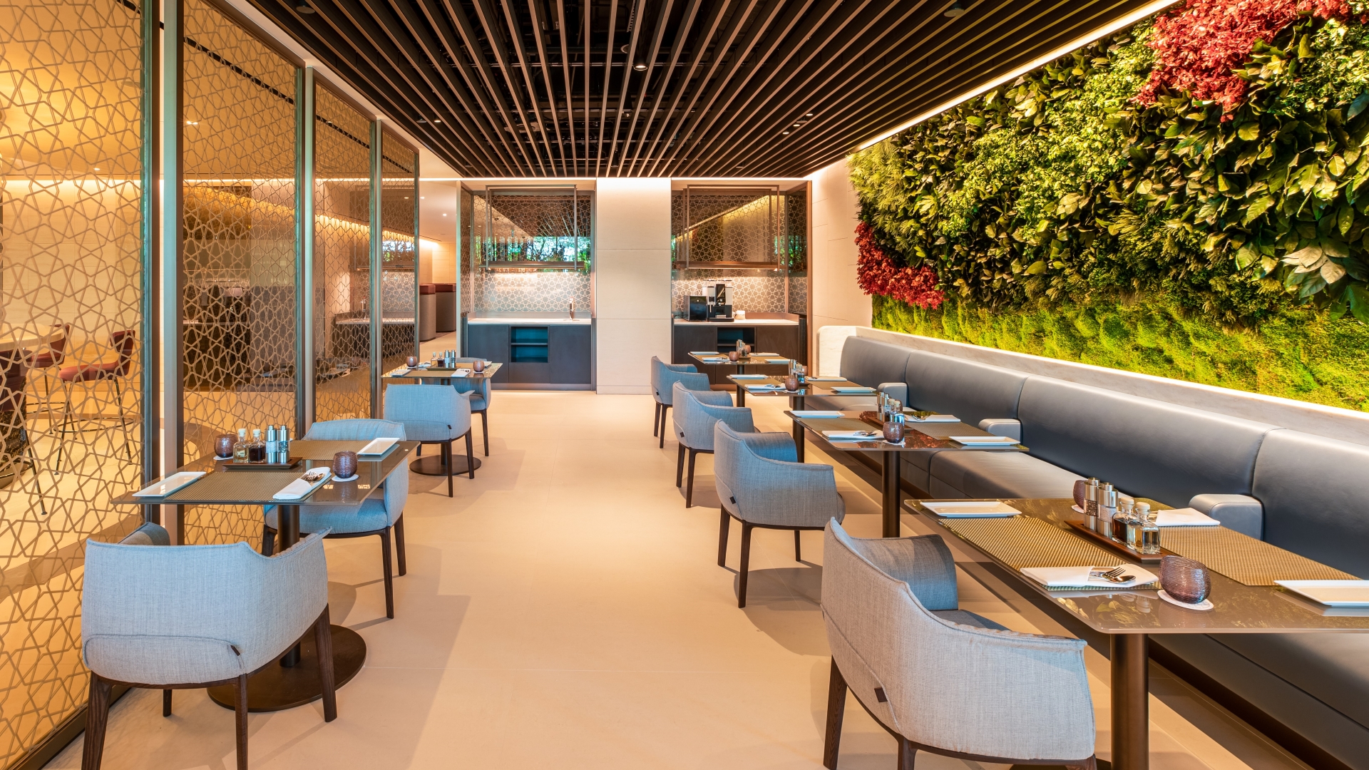 Qatar Airways Lounge dining area