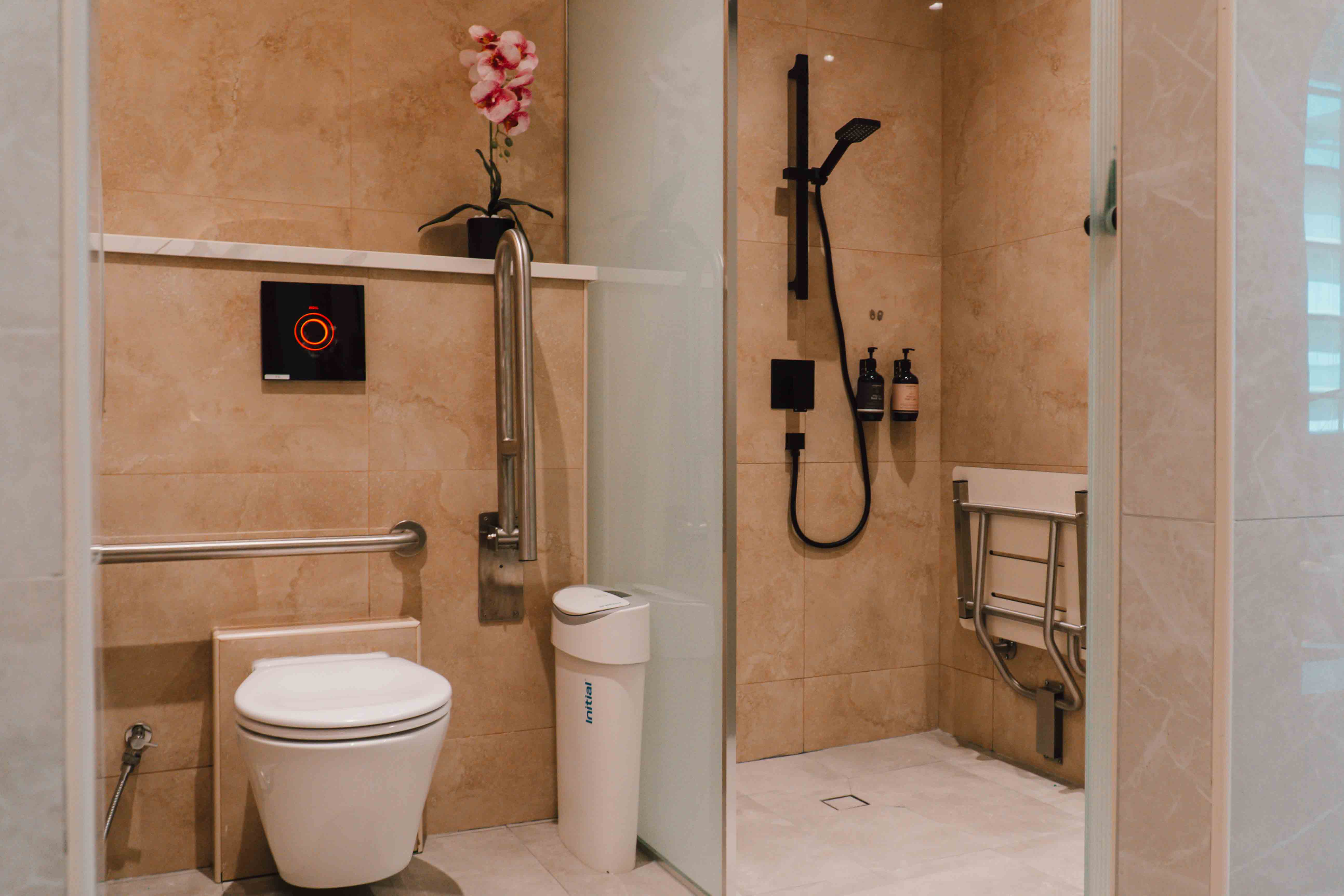 SATS Premier Lounge shower facility 