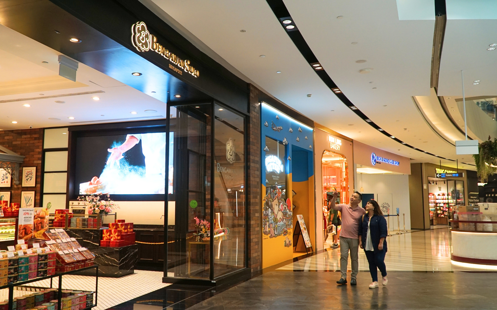 Explore 280 retail and dining options at Jewel