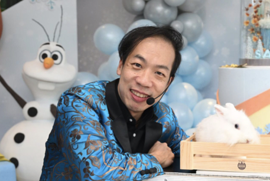 Magician Aaron's Showtime