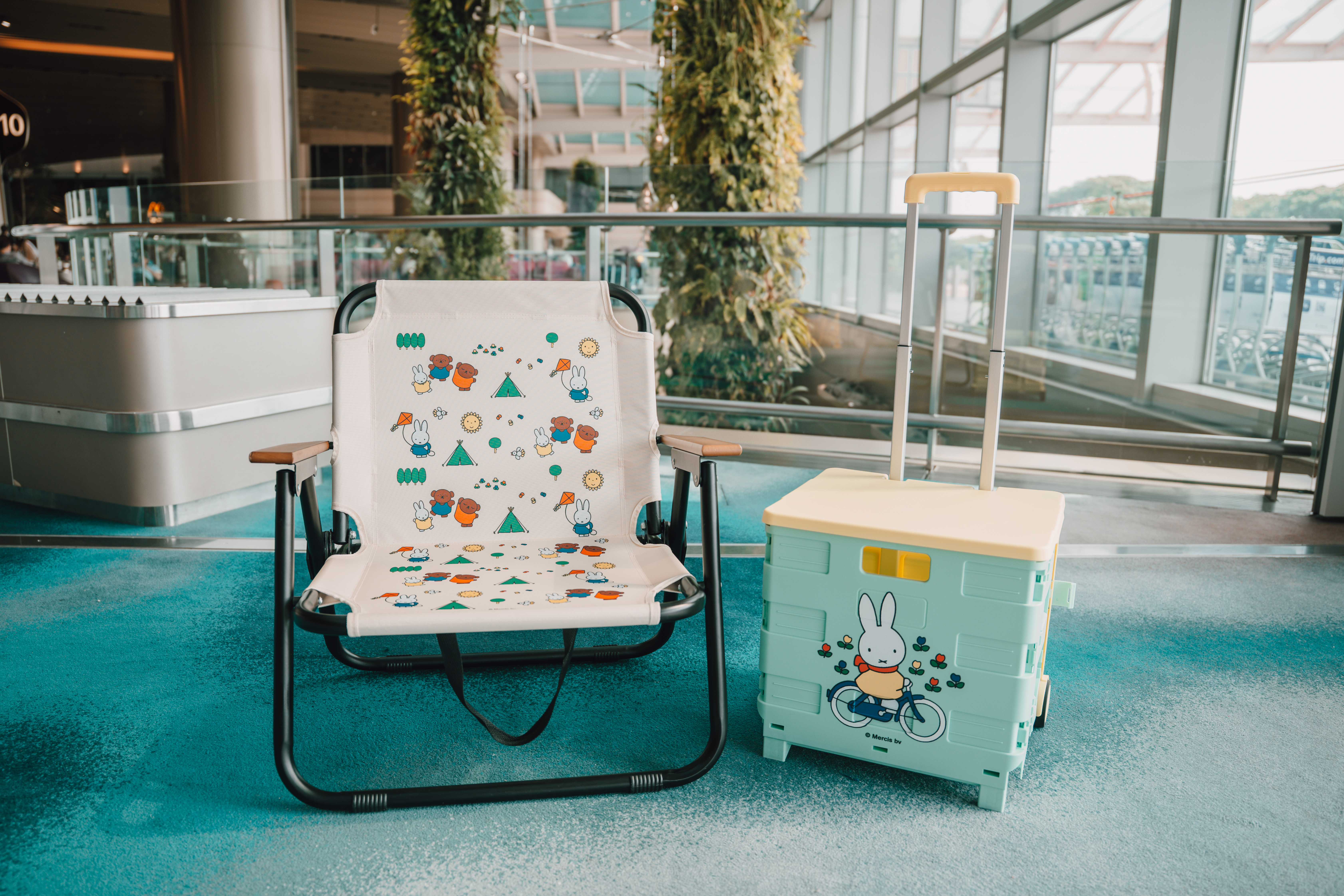 Girl pulling a Hello Kitty Cabin Luggage at Changi Airport Terminal 2 