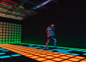 kid playing griddy grid