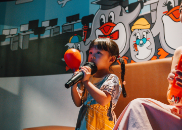 kid singing karaoke teoheng