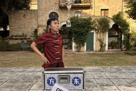 The Oriental Bar (A Comedy Circus) 