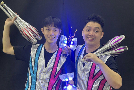 杂耍艺人表演秀