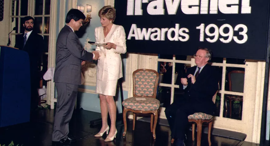 Princess Diana presents Award to Singapore's Permanen Secretatry (Transport)