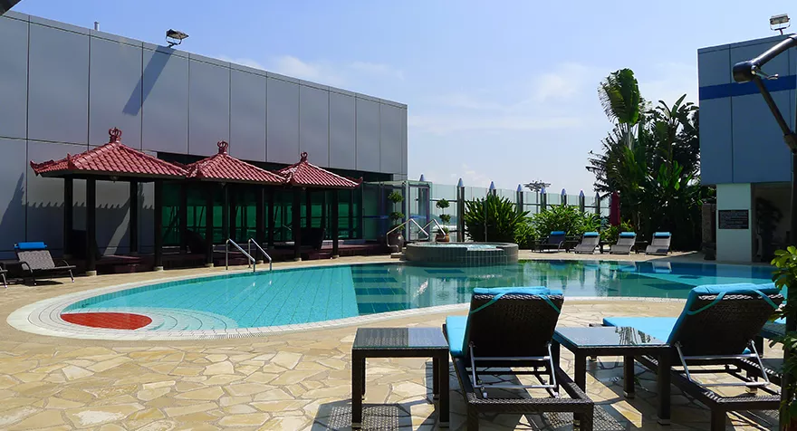 Rooftop swimming pool in Terminal 1 transit area of Changi Airport